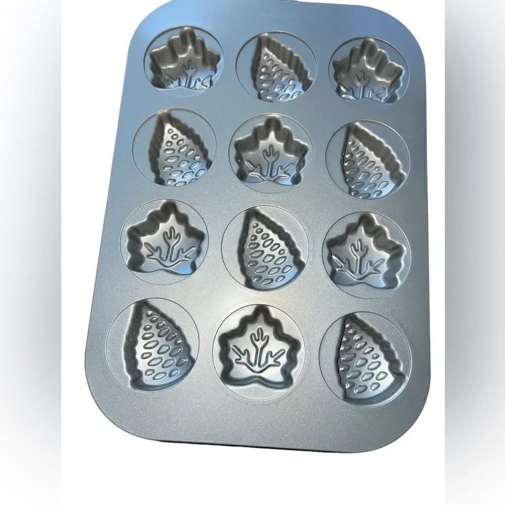 The Pampered Chef retired rectangular Harvest cake‎ pan with 12 molds